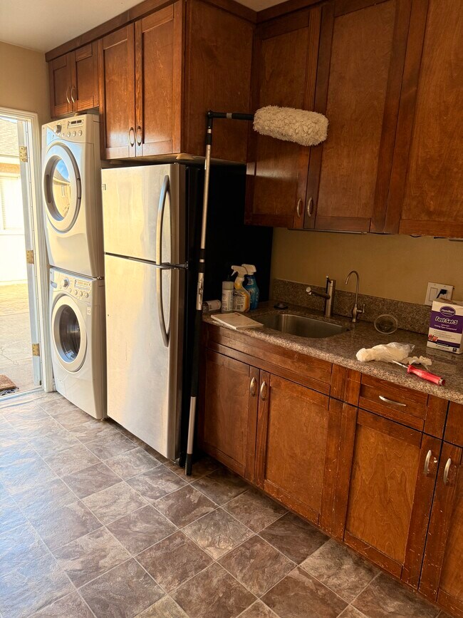 Foto del edificio - 8436 Lilienthal Ave