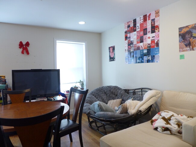 Building Photo - 21 Warwick St