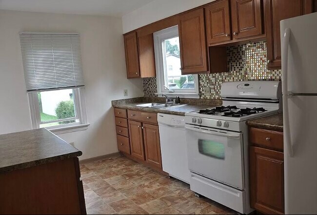 Foto del edificio - 628 E 38th St