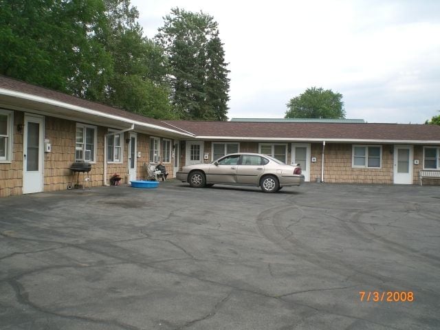 Building Photo - 414 Sacandaga Rd