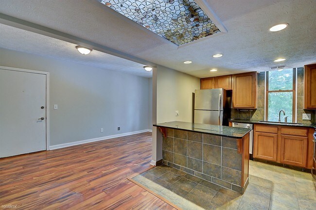 Foto del edificio - 2 br, 1 bath Condo - 1404 Broadway St Apt D