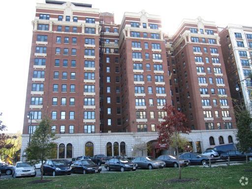 Building Photo - 5300 S Shore Dr