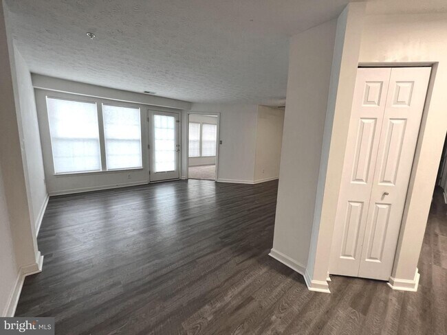 Foto del edificio - Beautiful 3 bedroom, 2 full bath condomini...