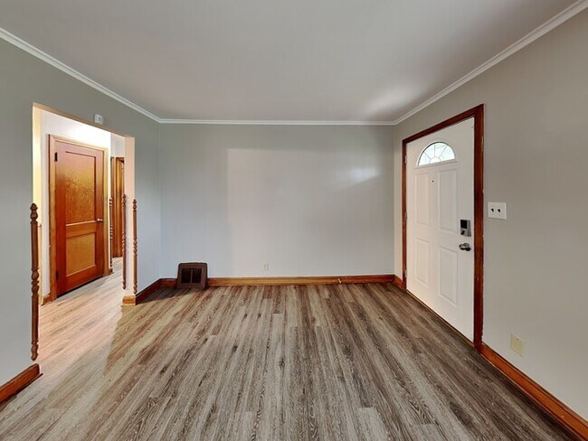 Building Photo - Cozy 2 Bedroom, 1 Bathroom House in Brookl...