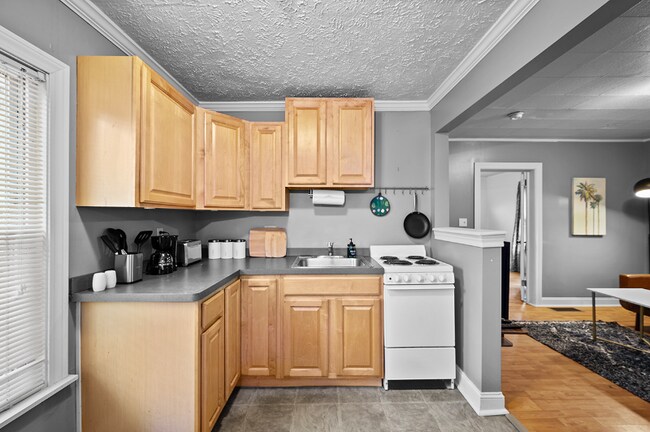 Foto del edificio - 4711 Franklin Blvd