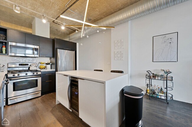 Foto del edificio - 849 N Franklin St
