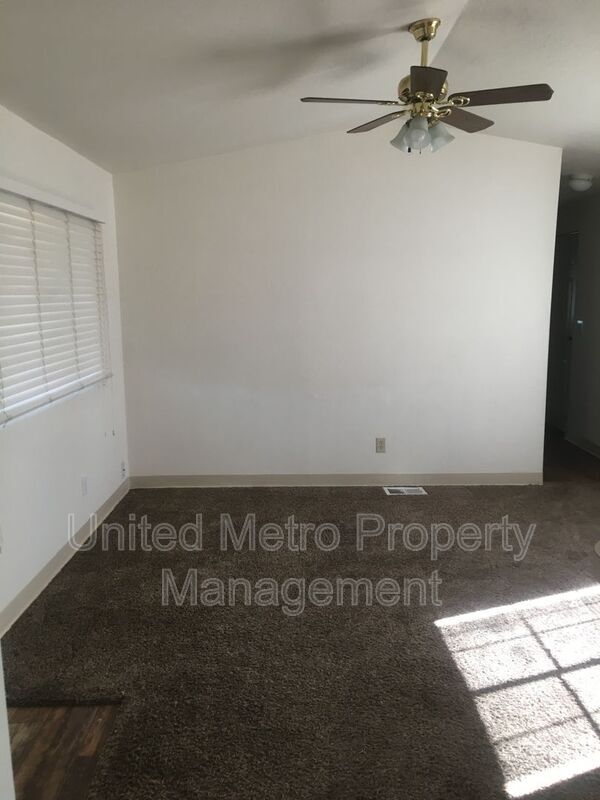 Foto del edificio - 16063 Maricopa Dr