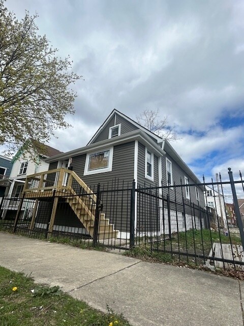 Building Photo - 10509 S Edbrooke Ave