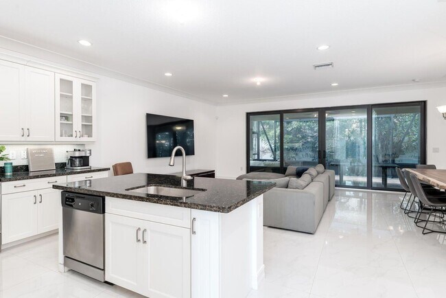 Foto del edificio - 8092 Lemon Serpentine Ln