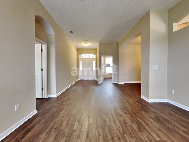 Building Photo - 341 Diana Court