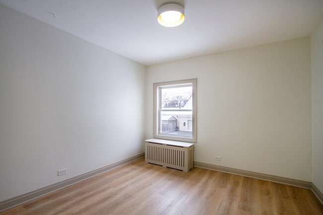 Building Photo - 129 W Stimmel St