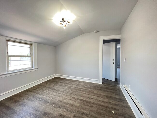 Unit 3 - 233 N 18th St