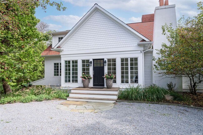 Foto del edificio - 1129 Old Sag Harbor Rd