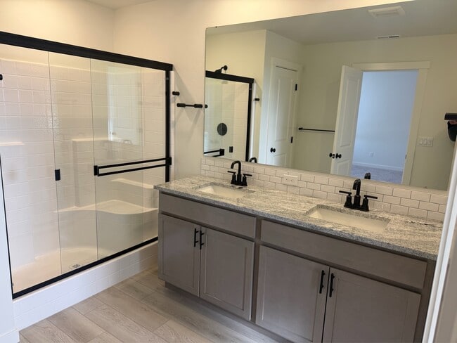 Building Photo - 7862 E Hilton Head St