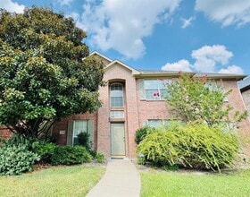 Building Photo - 2429 Deer Horn Dr