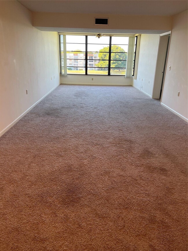 Building Photo - 1526 Whitehall Dr