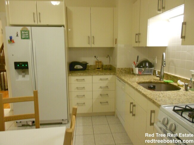 Foto del edificio - 63 Fairbanks St