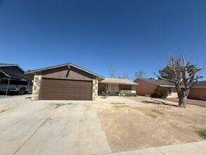 Building Photo - 833 Dusk Dr