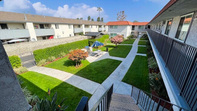 ¡PATIO - Courtney Properties