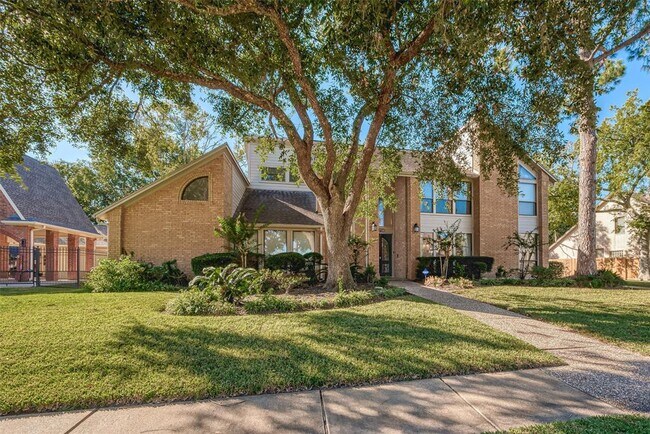Building Photo - 15714 Sylvan Lake Dr