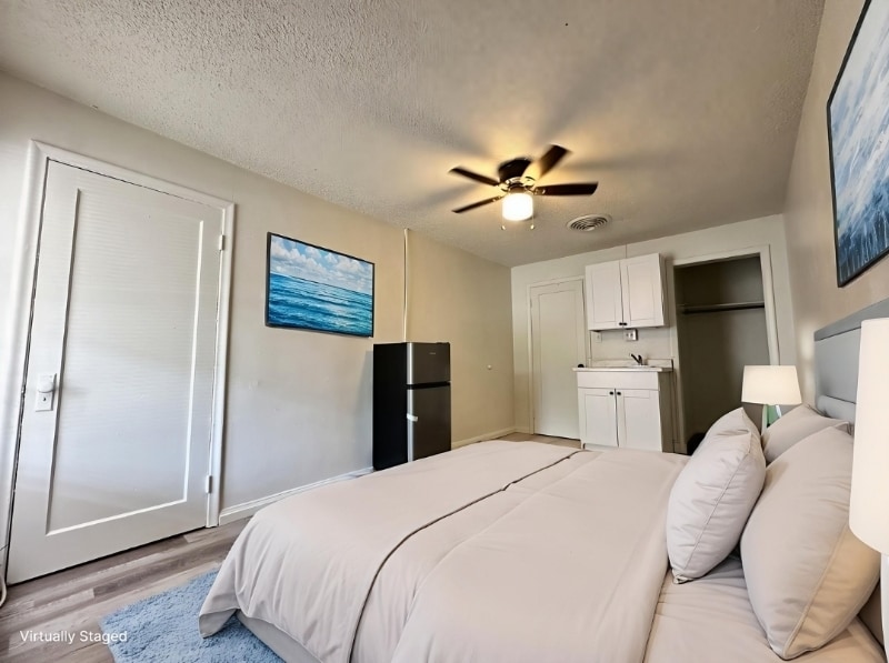 Primary Photo - 150 S Main St