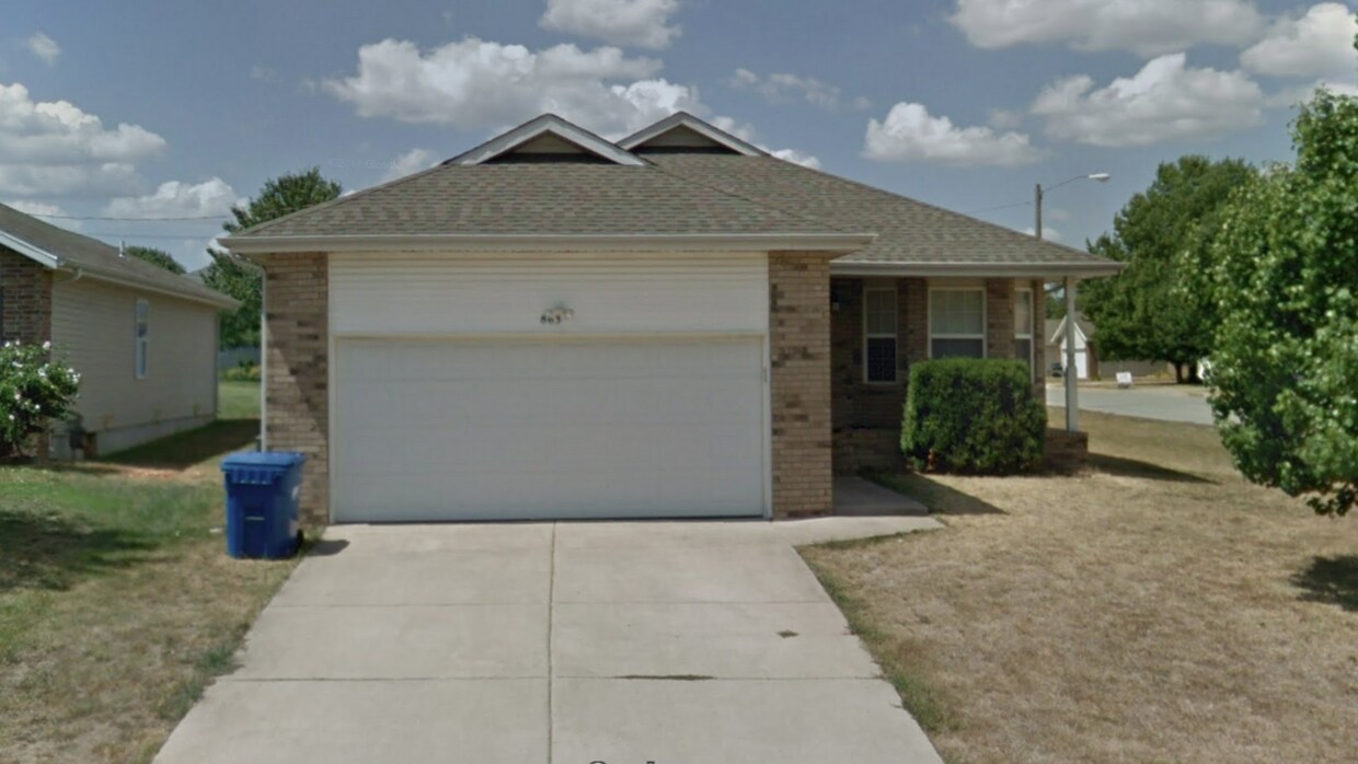 Primary Photo - All brick 3 bed 2 bath home in Nixa.