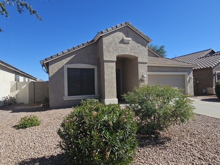 Foto principal - San Tan Valley Home in the Popular Johnson Ranch!