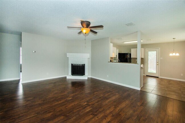 Building Photo - 2224 Maple Dr