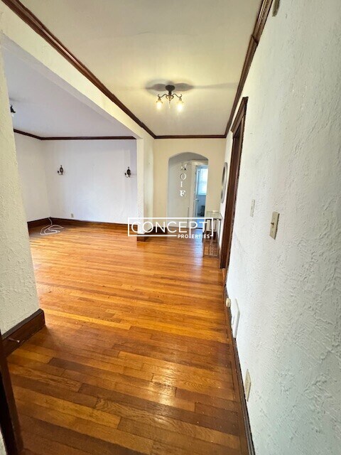 Foto del edificio - 14 Lakeville Rd