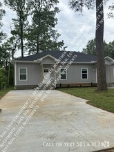 Building Photo - 5703 Valley Dr