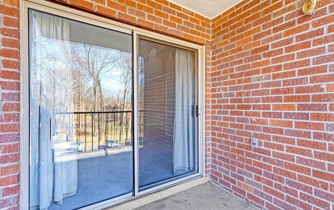 Foto del edificio - 3304 Woodburn Village Dr