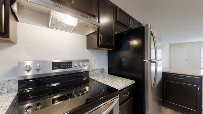 Foto del edificio - Silver Springs Shores - Beautiful 2/2 Apar...