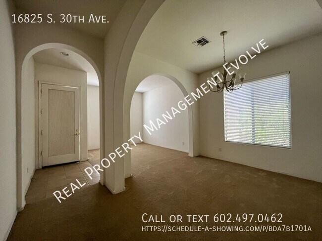 Building Photo - Spacious and Cozy Home