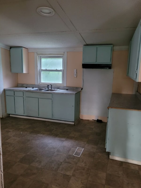 Building Photo - 736 Point Dr