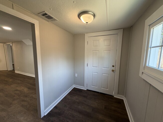 Foto del edificio - 142 E Forest Dr