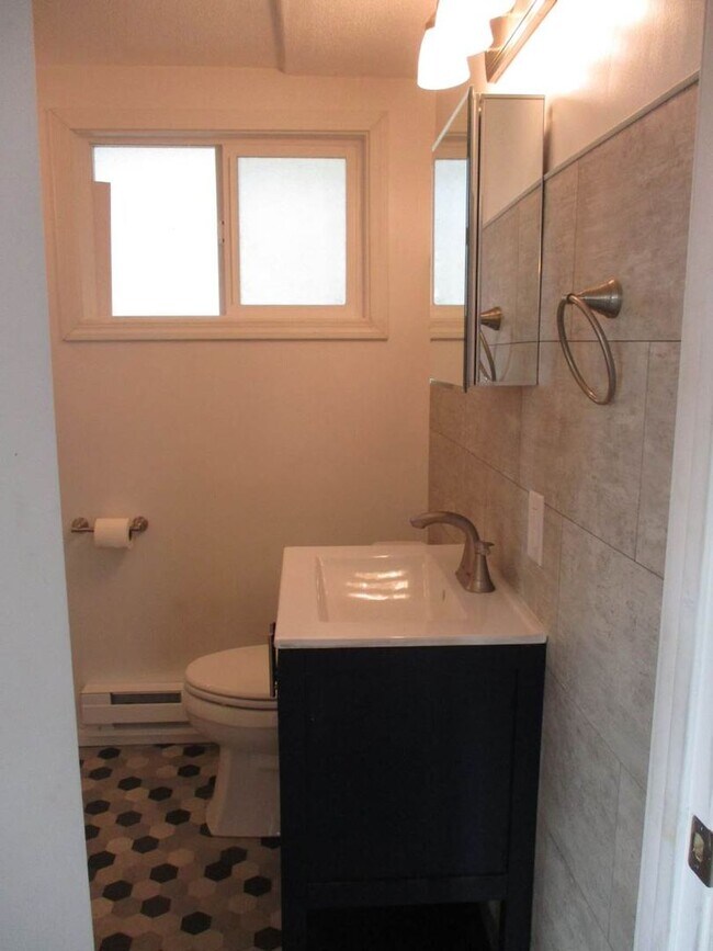 Building Photo - 2 Bedroom 2 Bathroom Lake Holiday Home