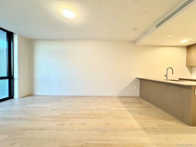 Foto del edificio - 131-02B 40th Rd