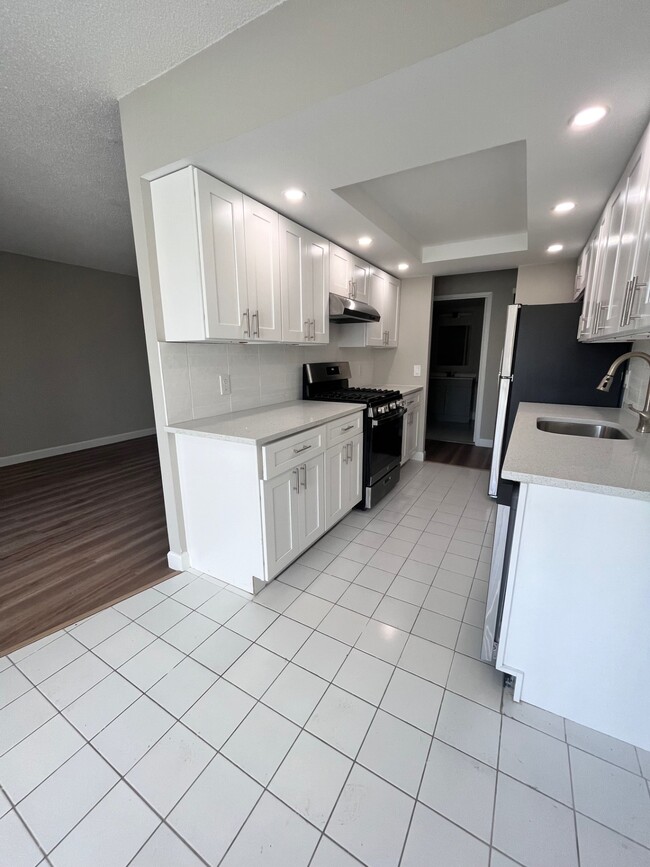 Building Photo - 171 Wellington Ct