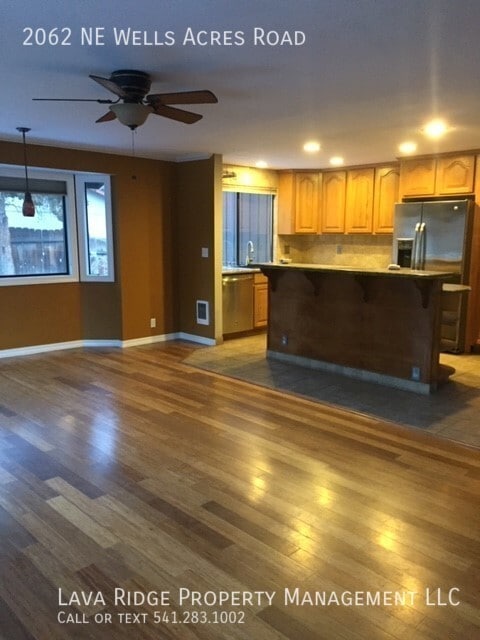 Building Photo - 2062 NE Wells Acres Rd