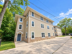 Building Photo - 606 1/2 W Elm St