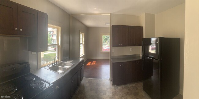 Building Photo - 3 br, 1 bath House - 122 Corinne St SW