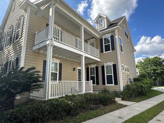 Building Photo - Charleston Style Family Home in Parkside!