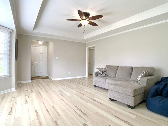 Building Photo - 3423 Albert Dr