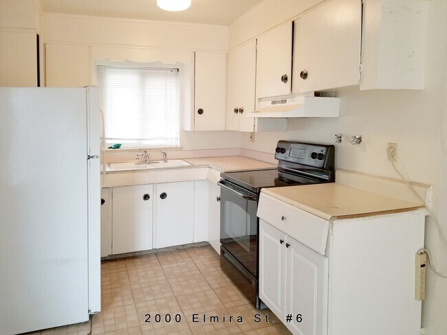 Foto del edificio - * $1000  Great location off Montview and Elmira
