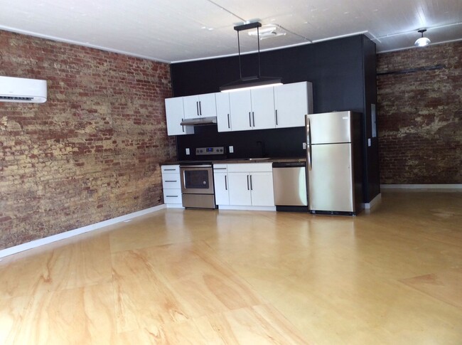 Building Photo - Unique remodeled 1 Bedroom near Historic D...