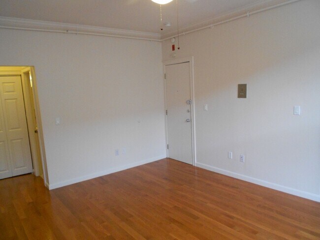 Building Photo - 7 Haviland St