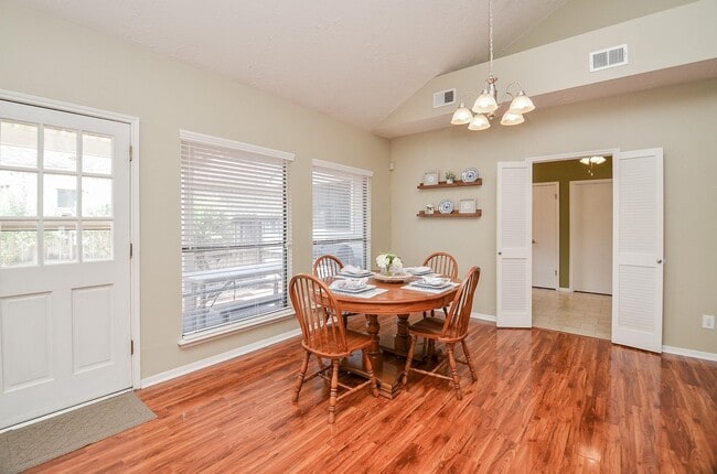 Building Photo - 2115 Echo Ridge