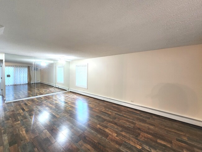 Building Photo - 10 Crestview Ln