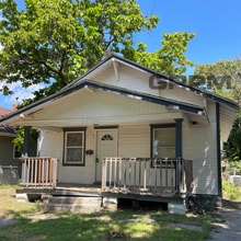Building Photo - 902 E 5th Ave