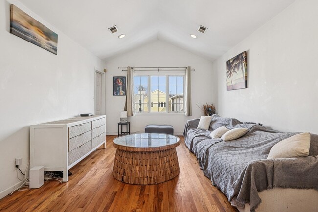 Building Photo - 19 Cliff St